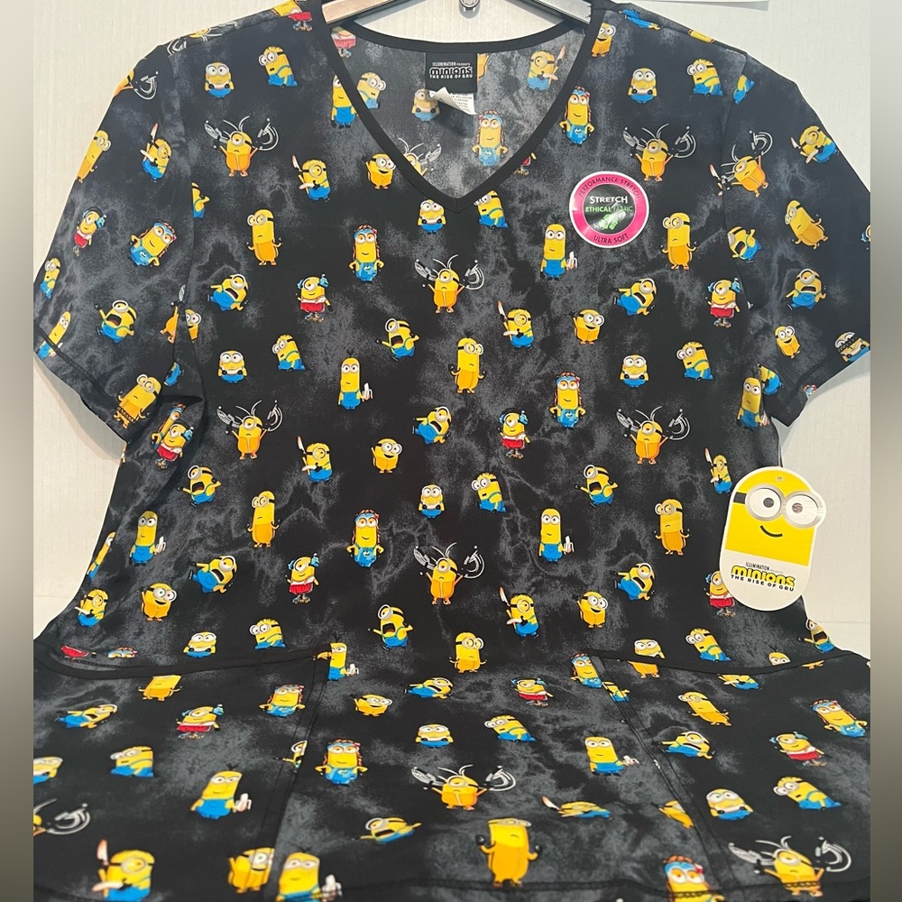 Illumination Minions Performance Ultra Soft Top NWT